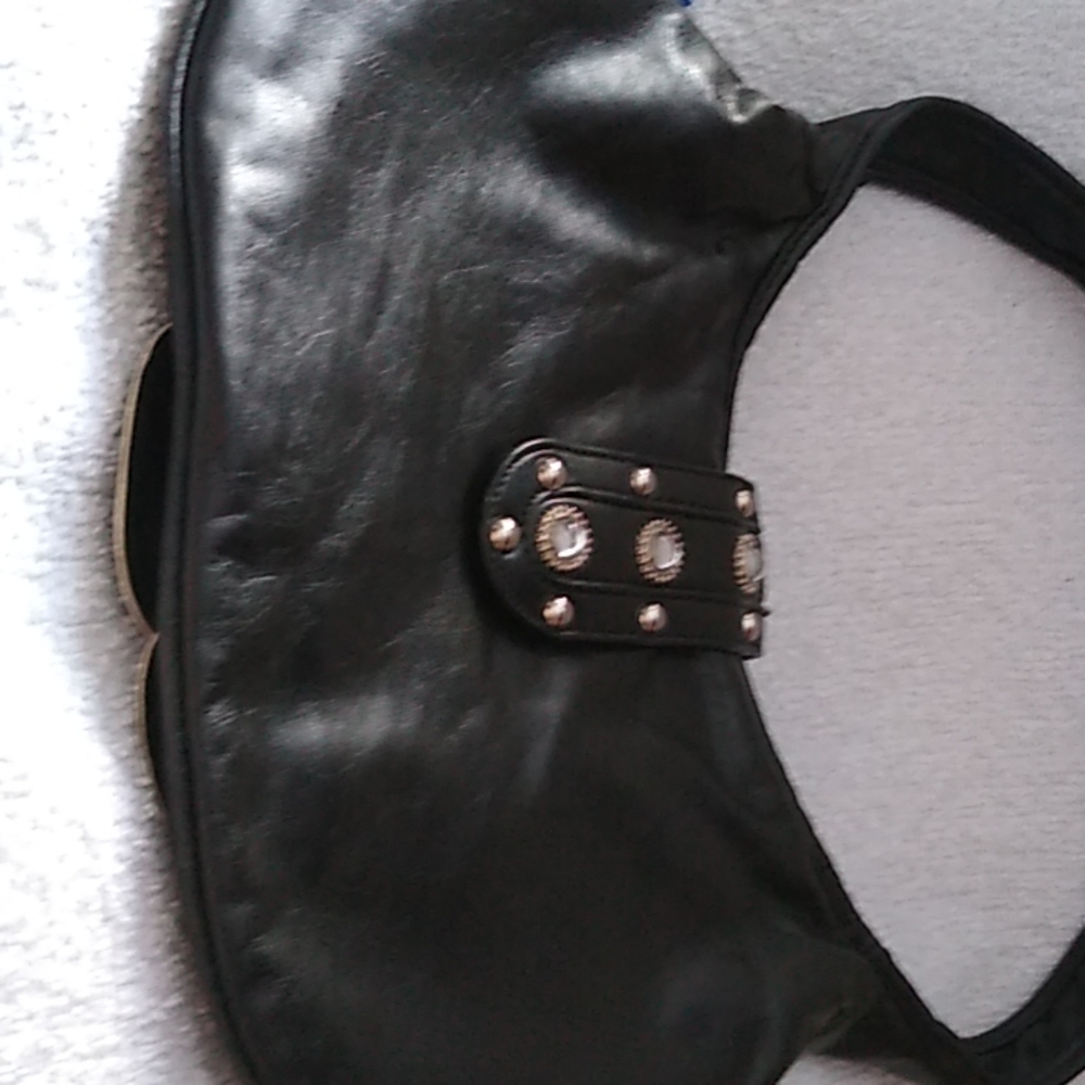Black hand bag with big flower on it - Picture 2 of 6